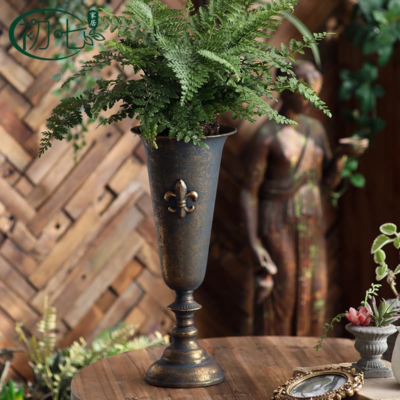 European-style antique distressed desktop vase ornament, American-style wrought iron flower vase, outdoor courtyard floor vase, holiday decoration