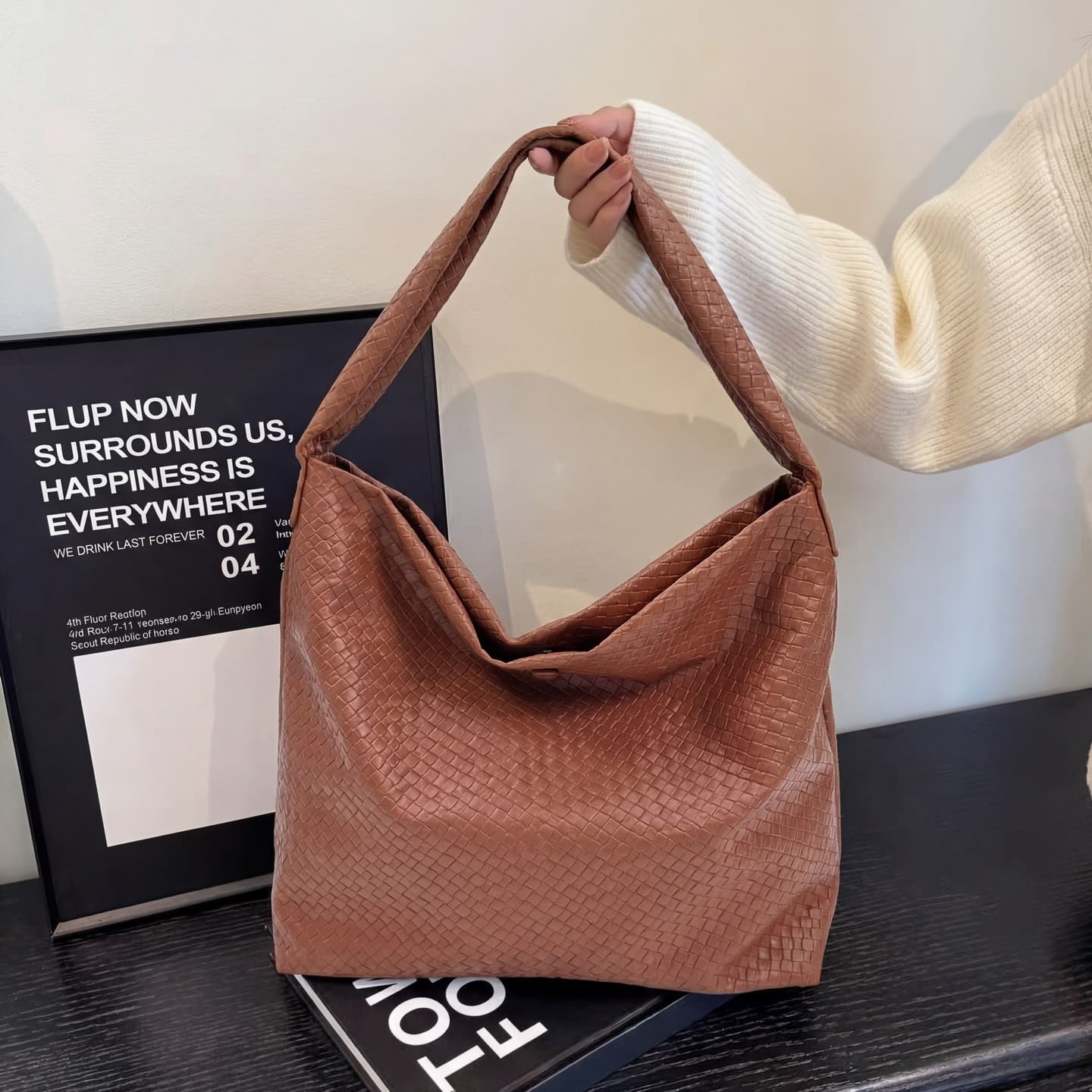 2026 Fashion Trendy Woven Commute Simple Tote Bag Niche Design Underarm Bag Stylish Large Capacity Shoulder Bag