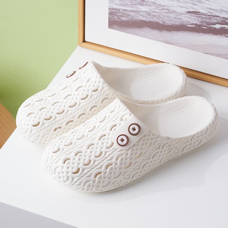 Women's New Outdoor Summer Clogs, Lightweight Beach Sandals, Closed-Toe Slippers, Women's Home Bath Non-Slip Slippers