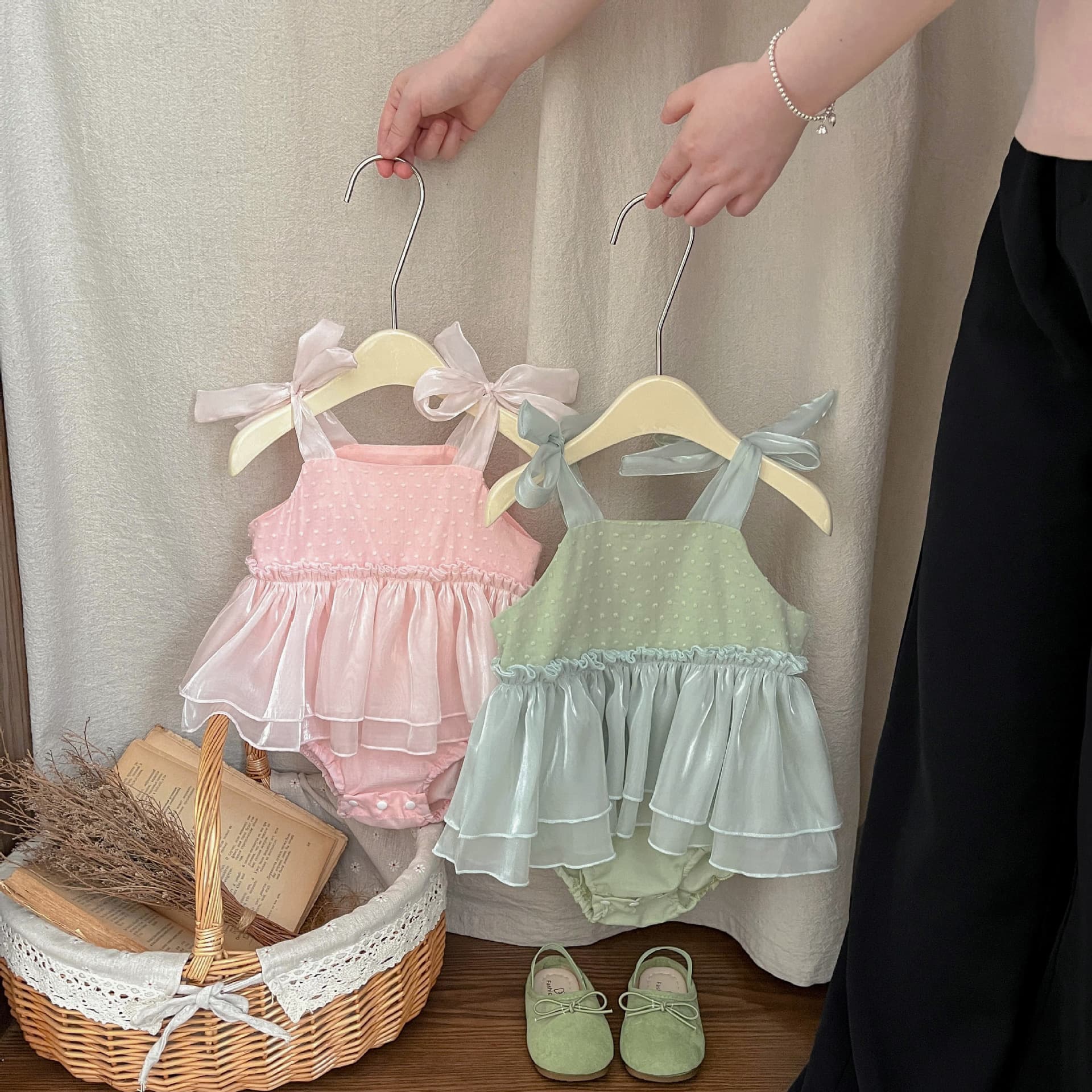 Baby girl summer thin sling skirt newborn jumpsuit baby bow full moon 100-day outing rompers