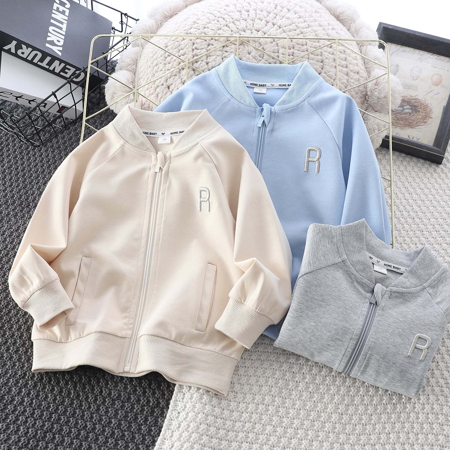 2026 New Children's Clothing Boys' Spring Baseball Jackets Medium and Large Children's Tops Solid Color Children's Sports Jackets in Small and Small