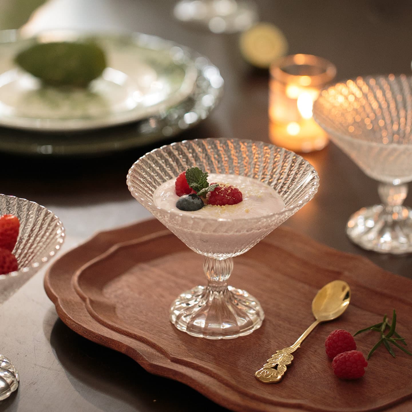 Creative transparent vertical pattern glass bowl with high appearance for home living room large glass salad bowl dessert bowl ice cream bowl