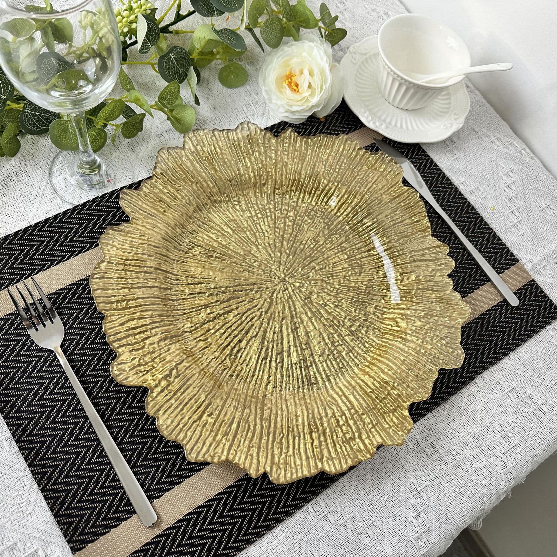 Transparent plastic charger plate with gold-stamped beads for wedding and Christmas decorations from foreign trade factory