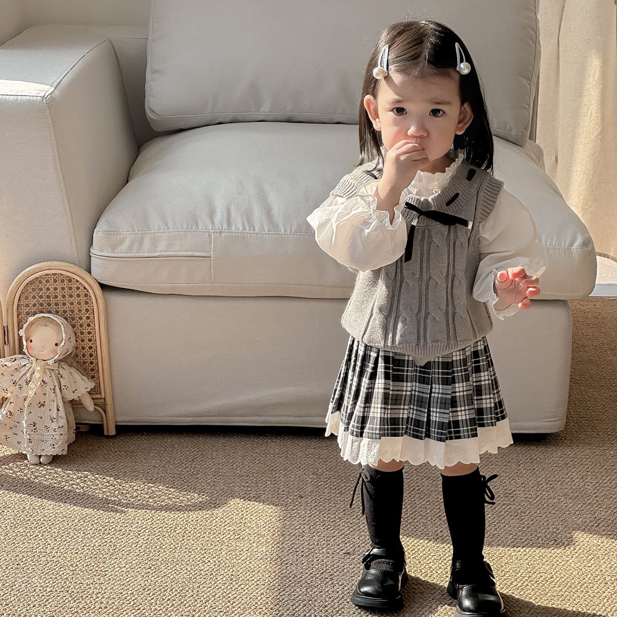 Girls suit spring sweater vest 2025 new style baby tops infant pleated skirts outing clothes