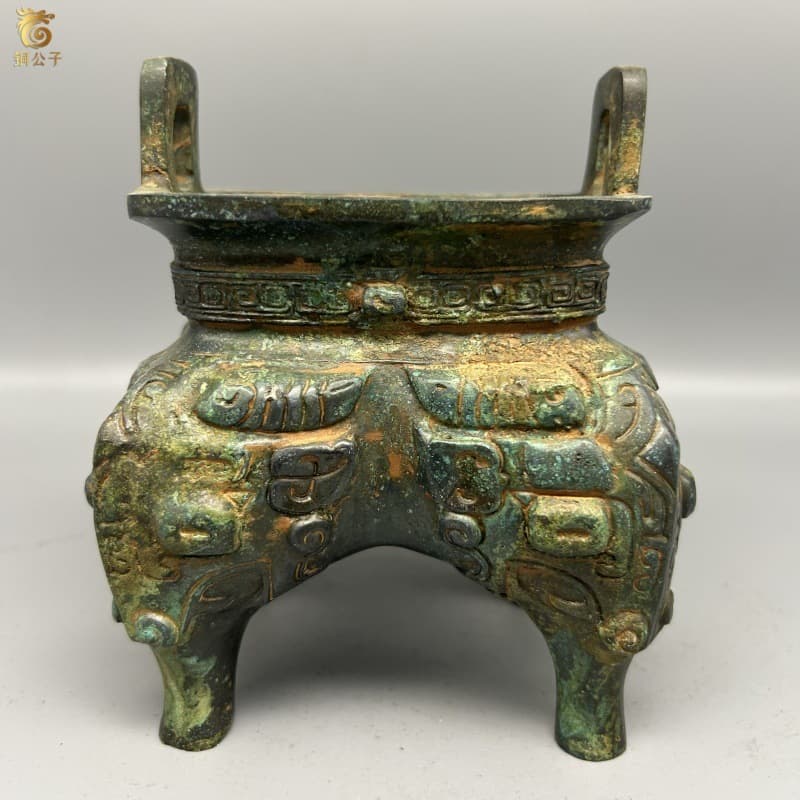 Antique Bronze Ware Bag Foot Tripod with Four Legs and Beast Face Pattern, Four-Legged Li Tripod Steamer Pot, Antique Collection Artifact