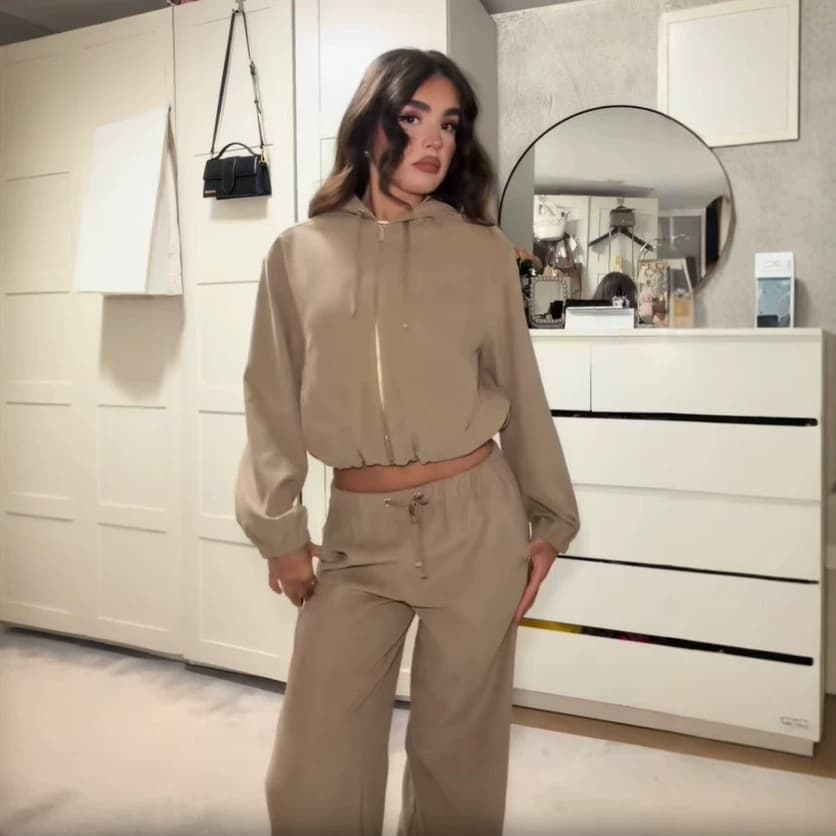 Women's Casual Sport Set in Khaki, Short Cropped Hoodie with High-Waist Wide-Leg Pants, Minimalist Commuter Style