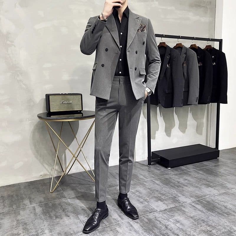 High-end business casual double-breasted suit for grooms and best men, slim-fit blazer, formal attire.