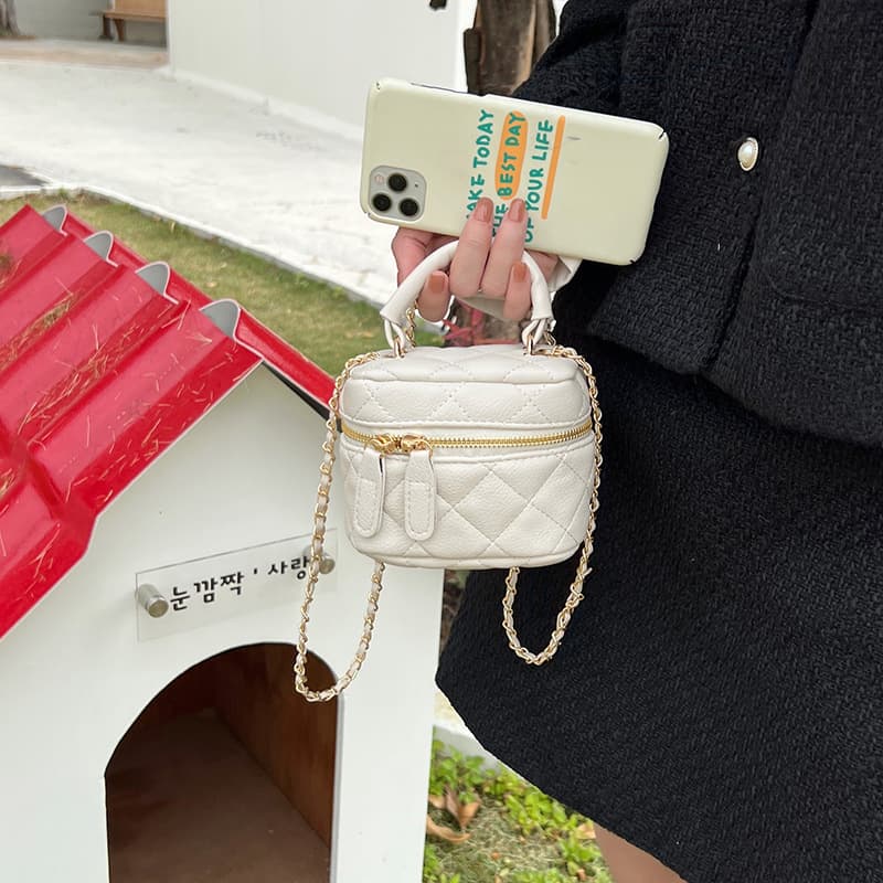 Versatile Ins Crossbody Bag for Women 2026 New Trendy Fashion Handbag Quilted Chain Bag Niche Shoulder Clutch Bag