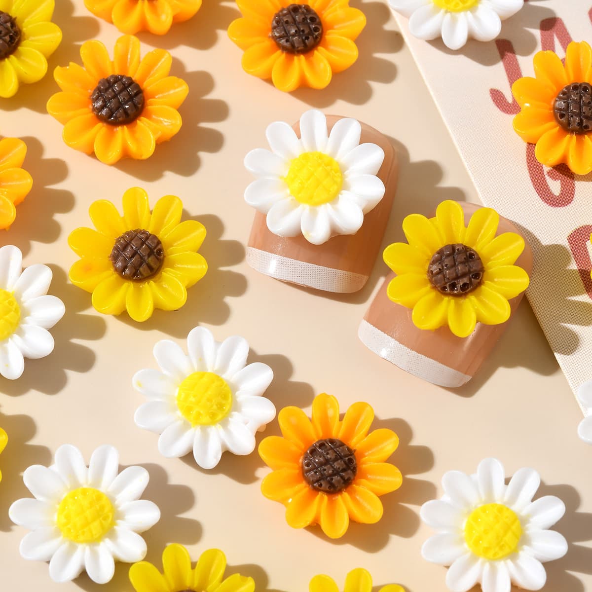 Popular daisy nail art decorations, resin 3D sunflower hair clips, cream glue phone case accessories materials