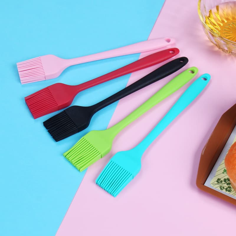 Small Size Silicone Baking Brush Kitchen Barbecue Oil Brush Integrated Handle Household Baking Tool Modern Simple Style