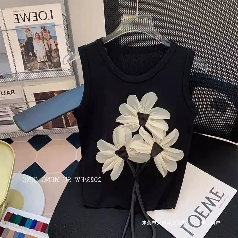 Summer three-dimensional flower knitted sleeveless vest, fashionable outer wear, slim suspender short top