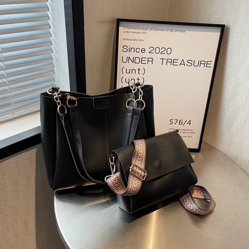 New Women's Bag 2026 New Large Capacity Fashionable Chic Mother-Daughter Bag Textured Commuter Retro Shoulder Bag