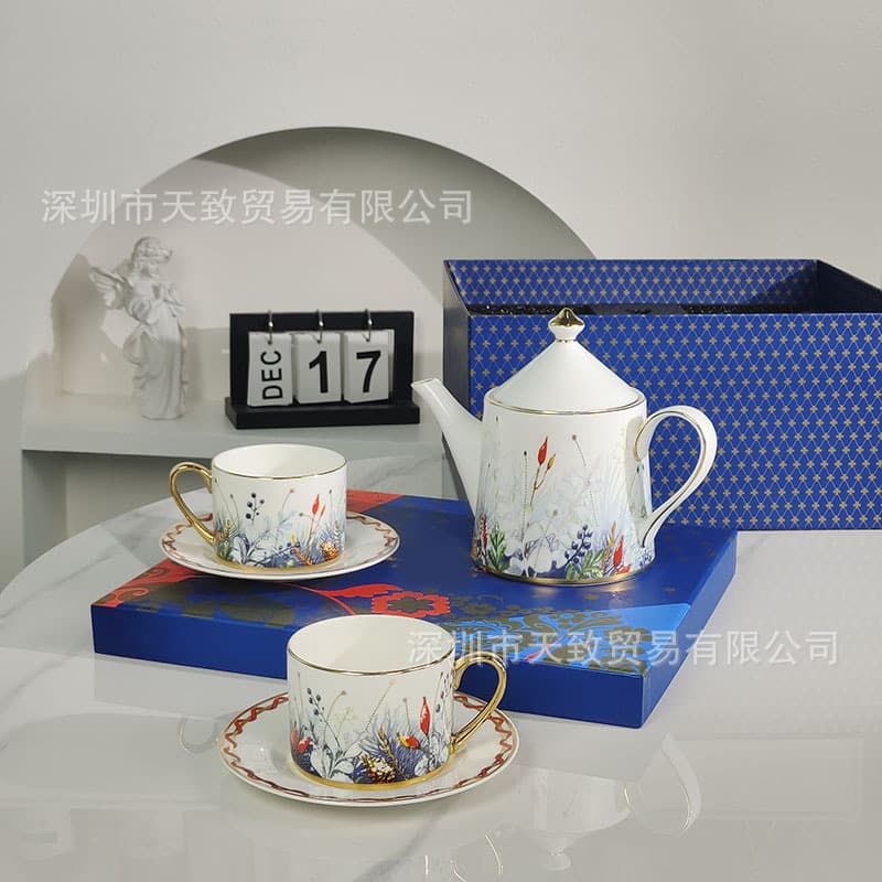 Russian-style European Light Luxury Christmas Limited Holiday Series Teapot with Two Cups and Saucers Afternoon Tea Coffee Set Gift Box