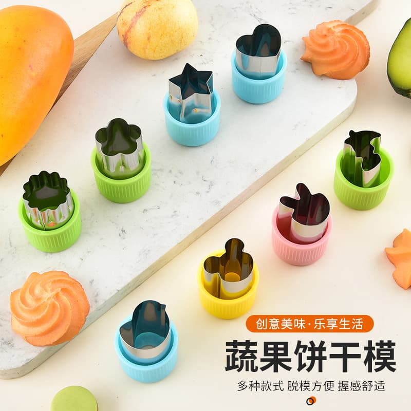 Manufacturer PP Handguard Stainless Steel Cookie Cutter 12-Piece Set Kitchen Flower Shape Tool Vegetable and Fruit Cutter