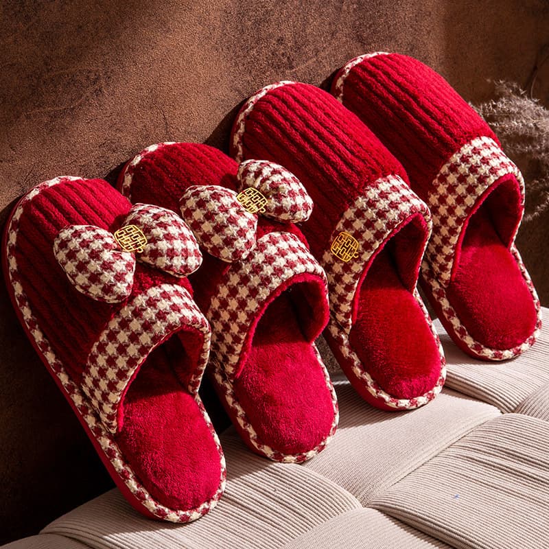 Wedding slippers, festive red pair 2024 new winter home use dowry wedding couple new marriage cotton slippers.