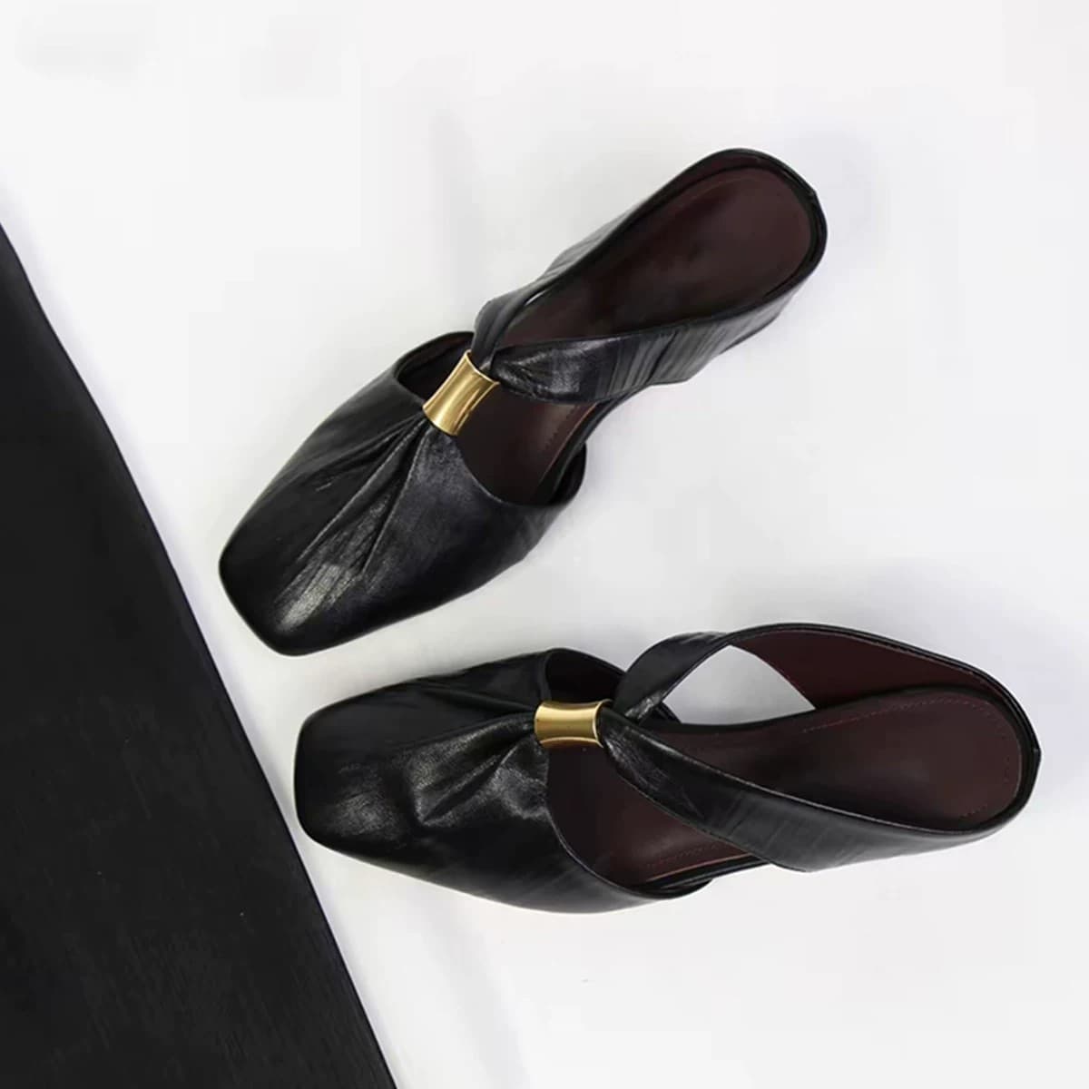 Sheepskin Version~Pleated French-Style Closed-Toe Mules for Women, 2026 New Model, Hidden Heel Wedge Retro Sandals, Trendy Outdoor Slippers