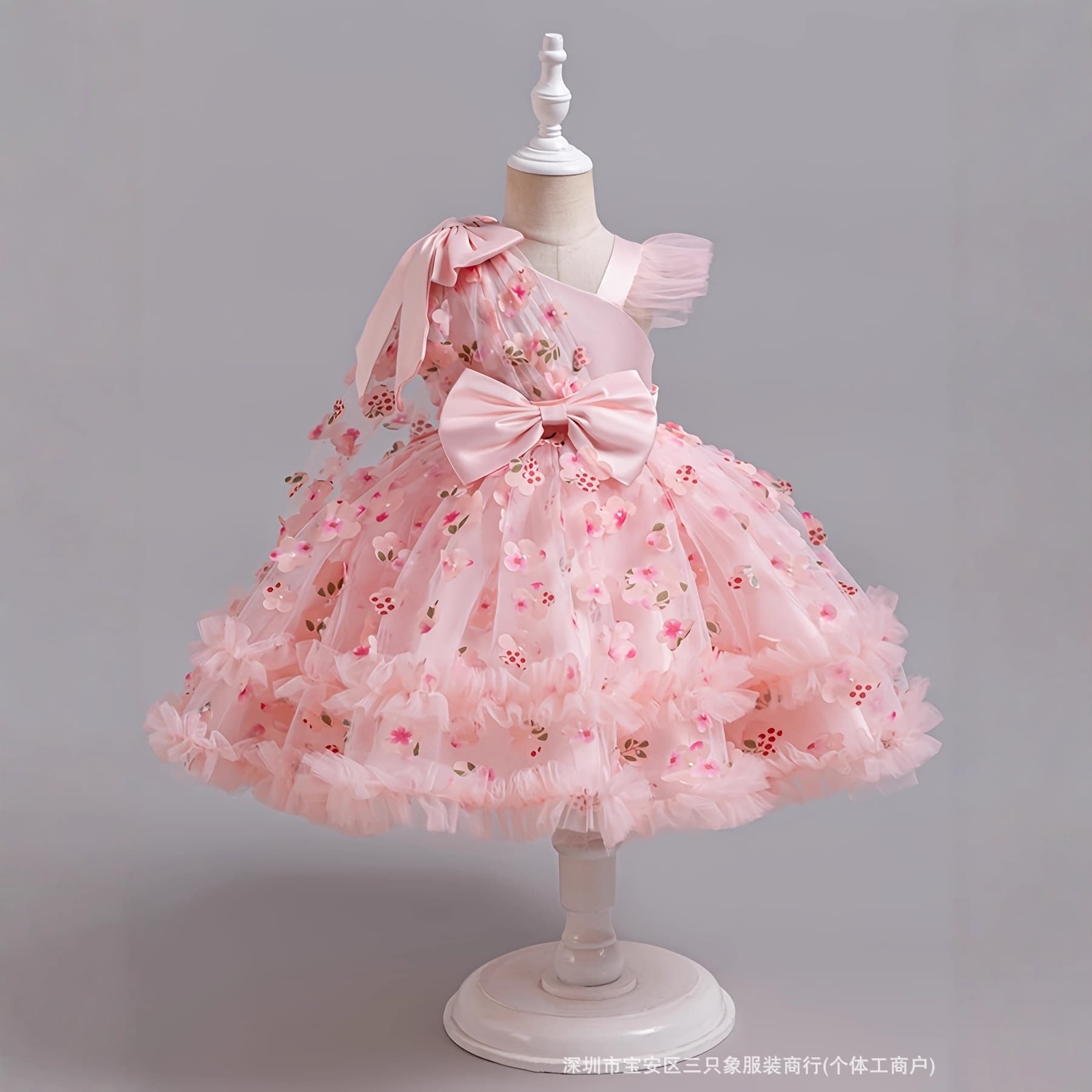 Chinese-made girls' dresses, factory children's clothing