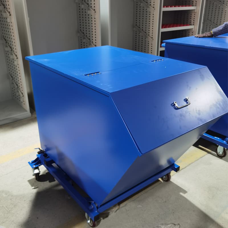 Customized heavy-duty scrap metal cart, thickened industrial waste turnover cart for workshop scrap metal collection and handling, equipped with brakes.