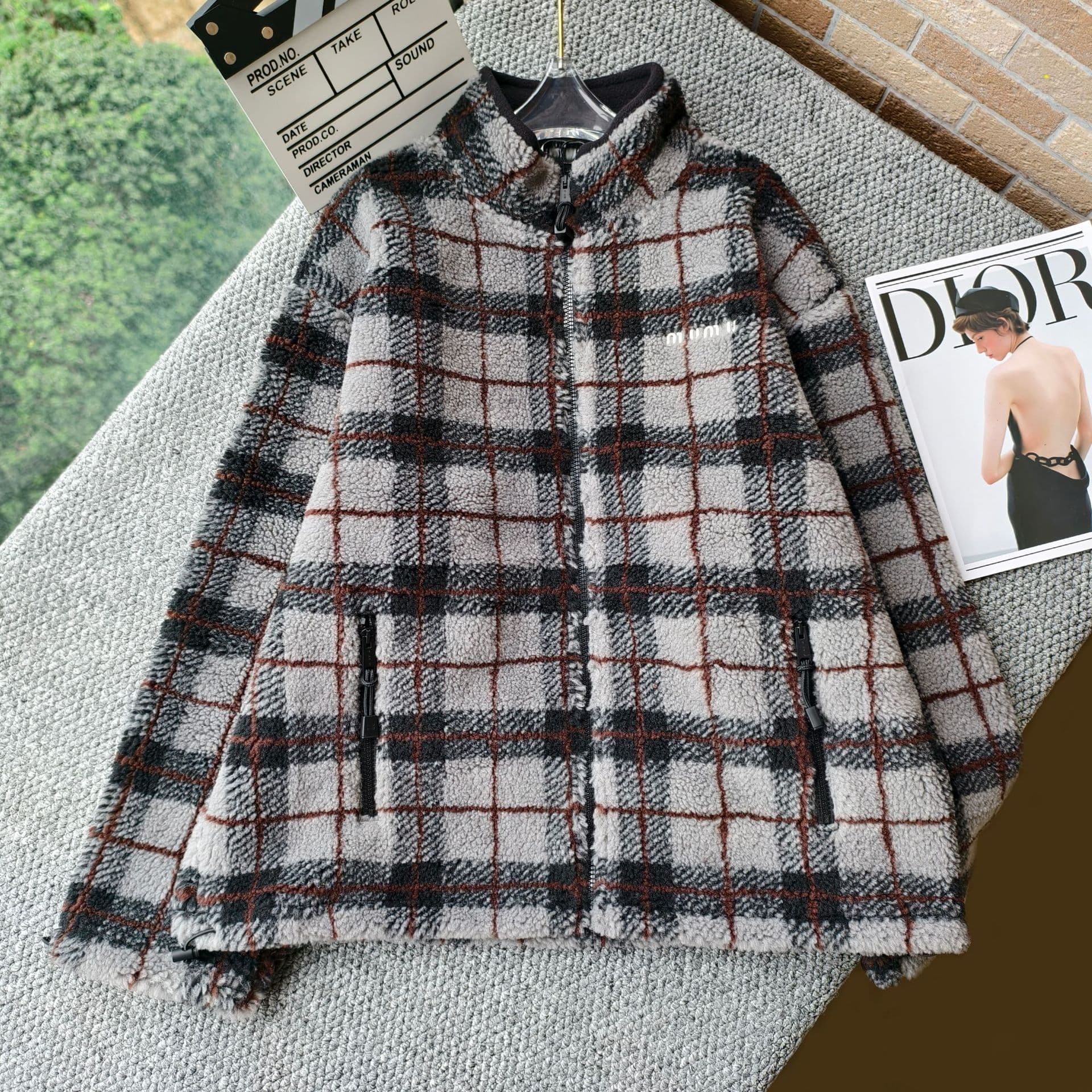 2025 High-Quality Autumn/Winter New MM Plaid Contrast Color Stand Collar Zipper Fashion Loose Fleece Warm Coat
