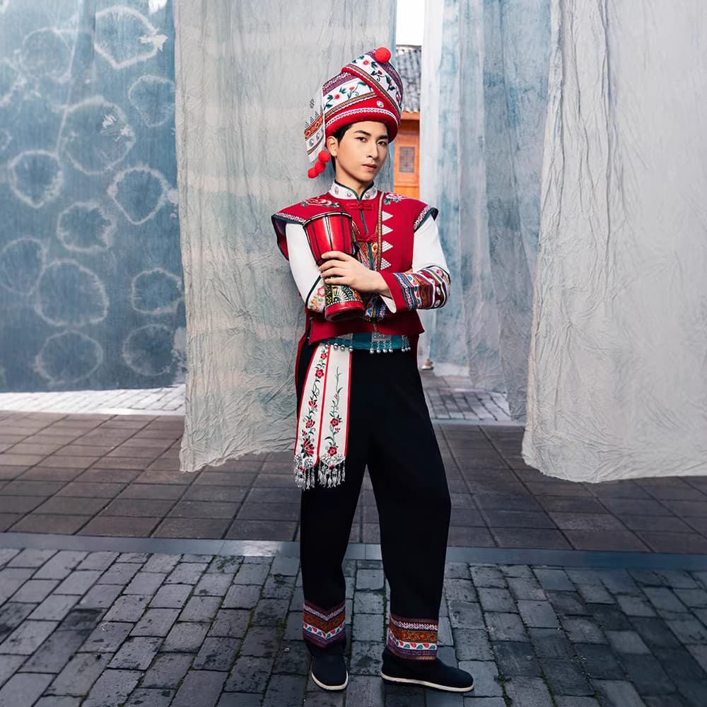 Bai ethnic minority traditional costumes for men and women, stage embroidery performance attire, Dali photo shoot sets, autumn and winter.