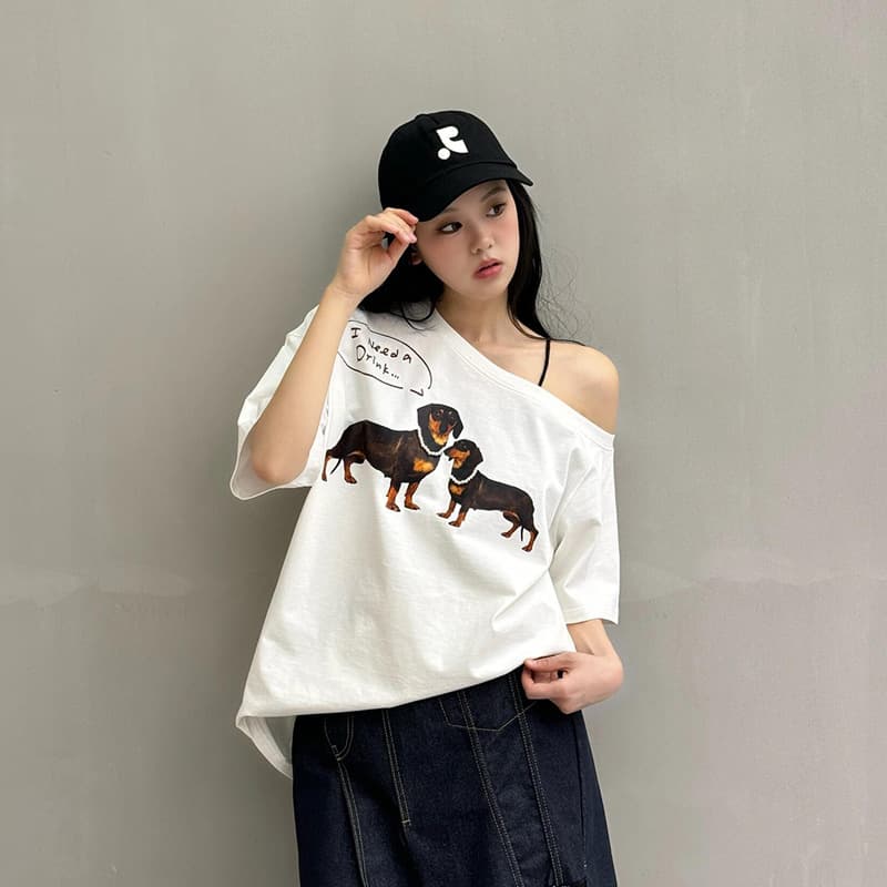 High Quality [Jennie Style] Pearl Necklace Dachshund Dog Print Off-Shoulder T-Shirt Short Sleeve Top for Women