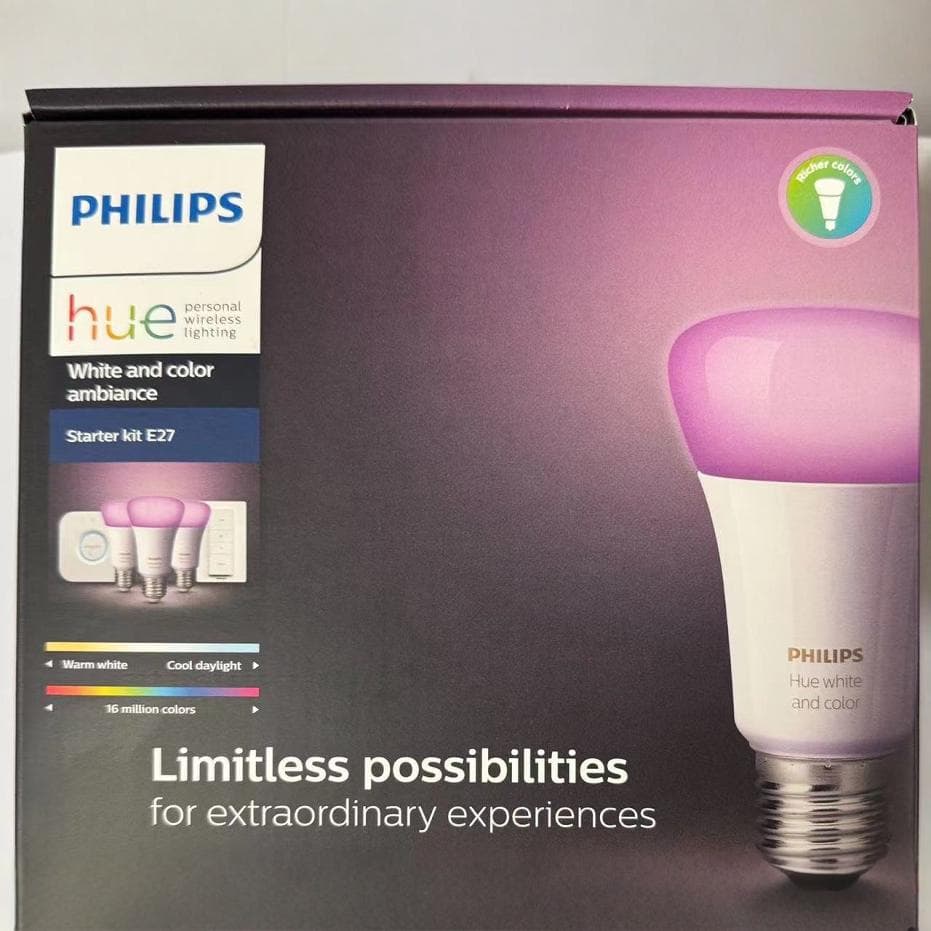The flying hue light bulb is the V5 version without Bluetooth and contains three bulbs, a network bridge and a remote control.