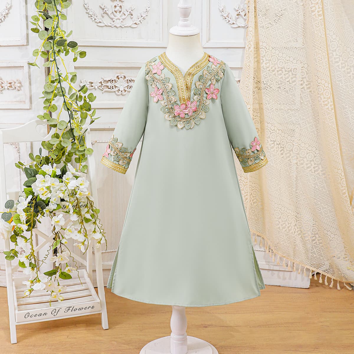 Cross-border wholesale supply long sleeve lace flower embroidery ethnic style long dress robe style patchwork style