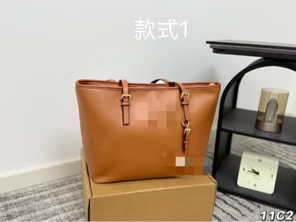 Cross-border wholesale new large-capacity bag for women, super popular, versatile shoulder bag, light luxury, niche commuting