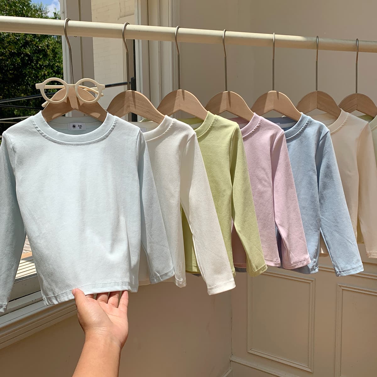 Children's solid color long-sleeved T-shirts, candy-colored round neck bottoming shirts, versatile tops for boys and girls, spring and autumn styles
