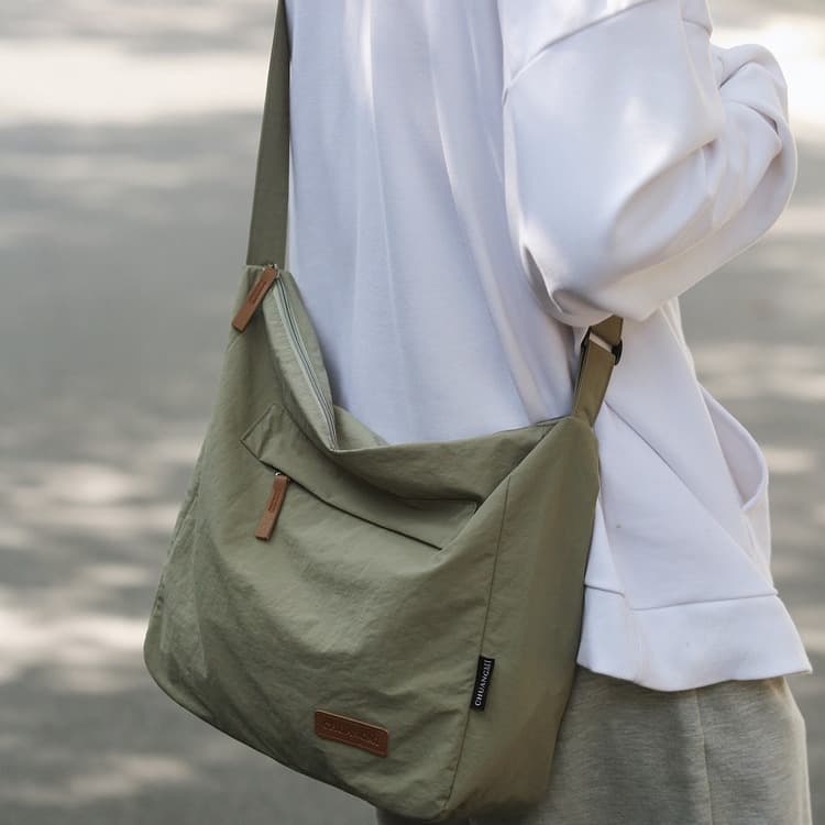 Unisex Lightweight Nylon Crossbody Bag Large Capacity Backpack for Men And Women Suitable for Daily Wear And Classroom Use