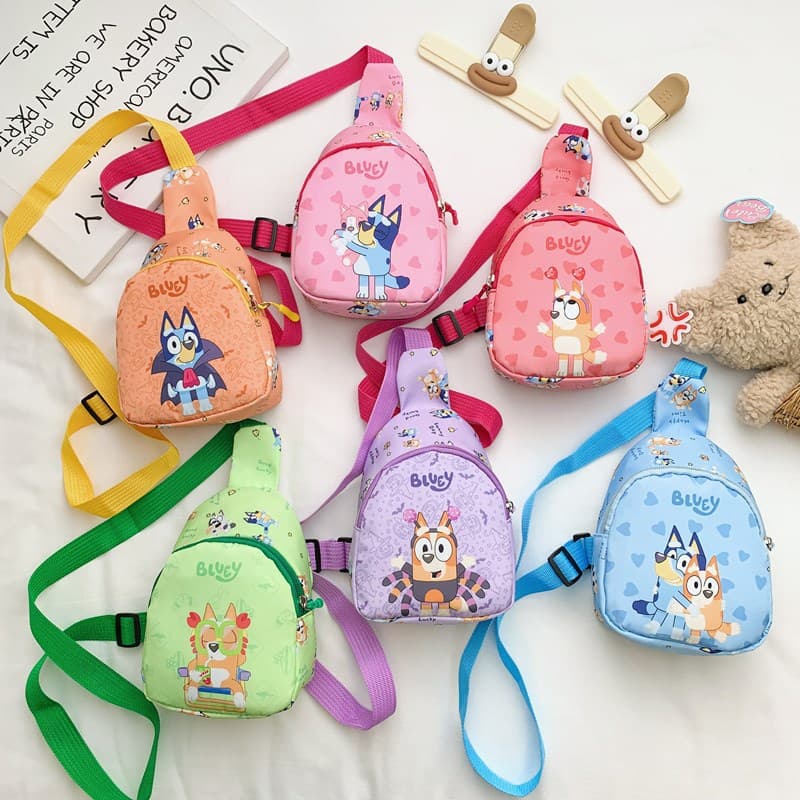 Cute and refreshing children's chest bag, cartoon style, lightweight and easy to carry for kindergarten boys and girls.