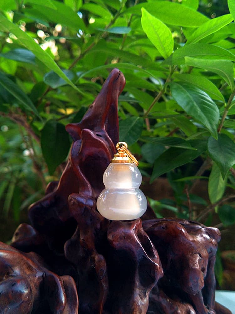 Snuff bottle, agate gourd, gau box ornament, Shurangama Mantra, perfume bottle, car essential oil bottle, liquid pendant, chest pendant.