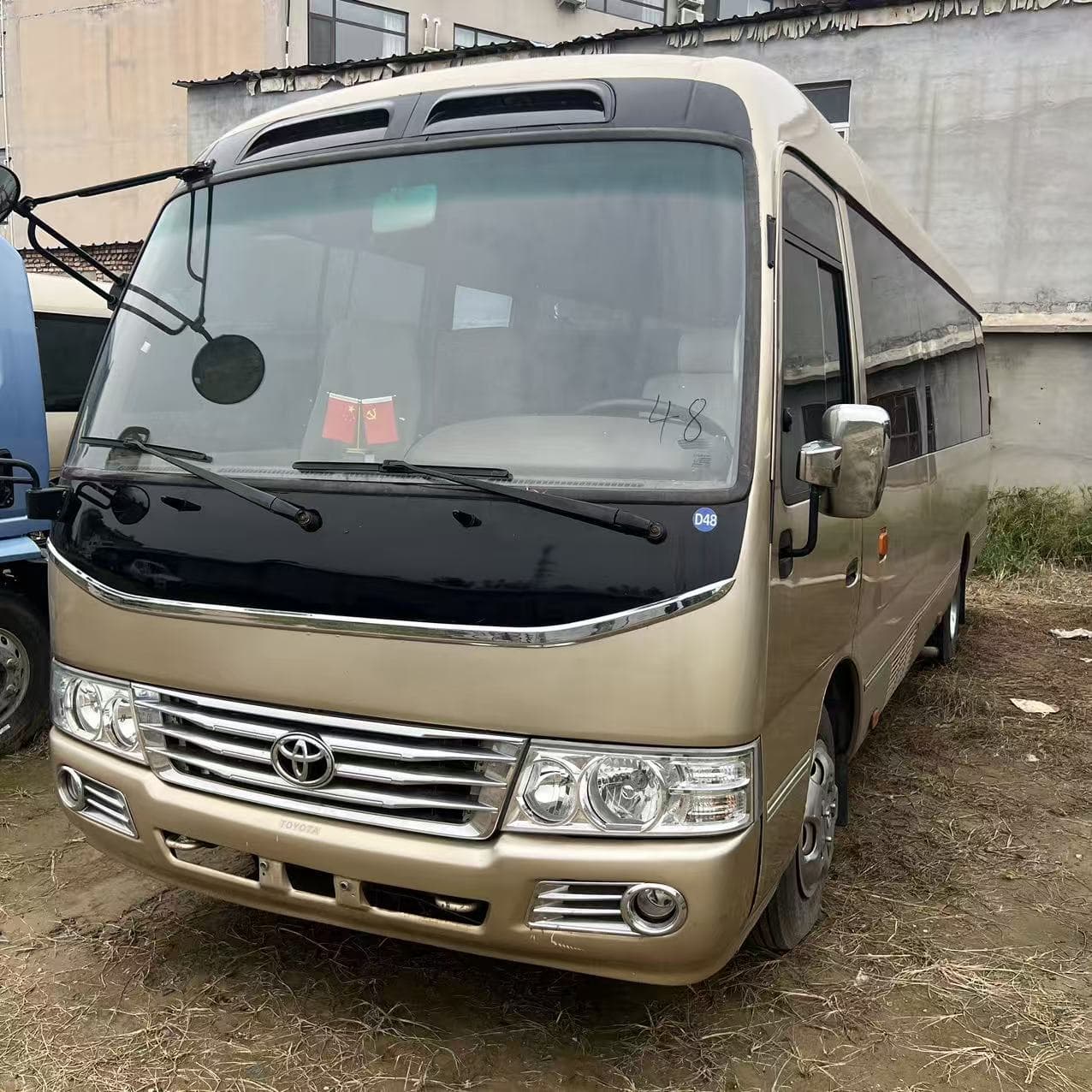 Sale Coaster Minibus Comfortable Cabin Luxury Passenger Compartment Adjustable Seats Excellent Condition