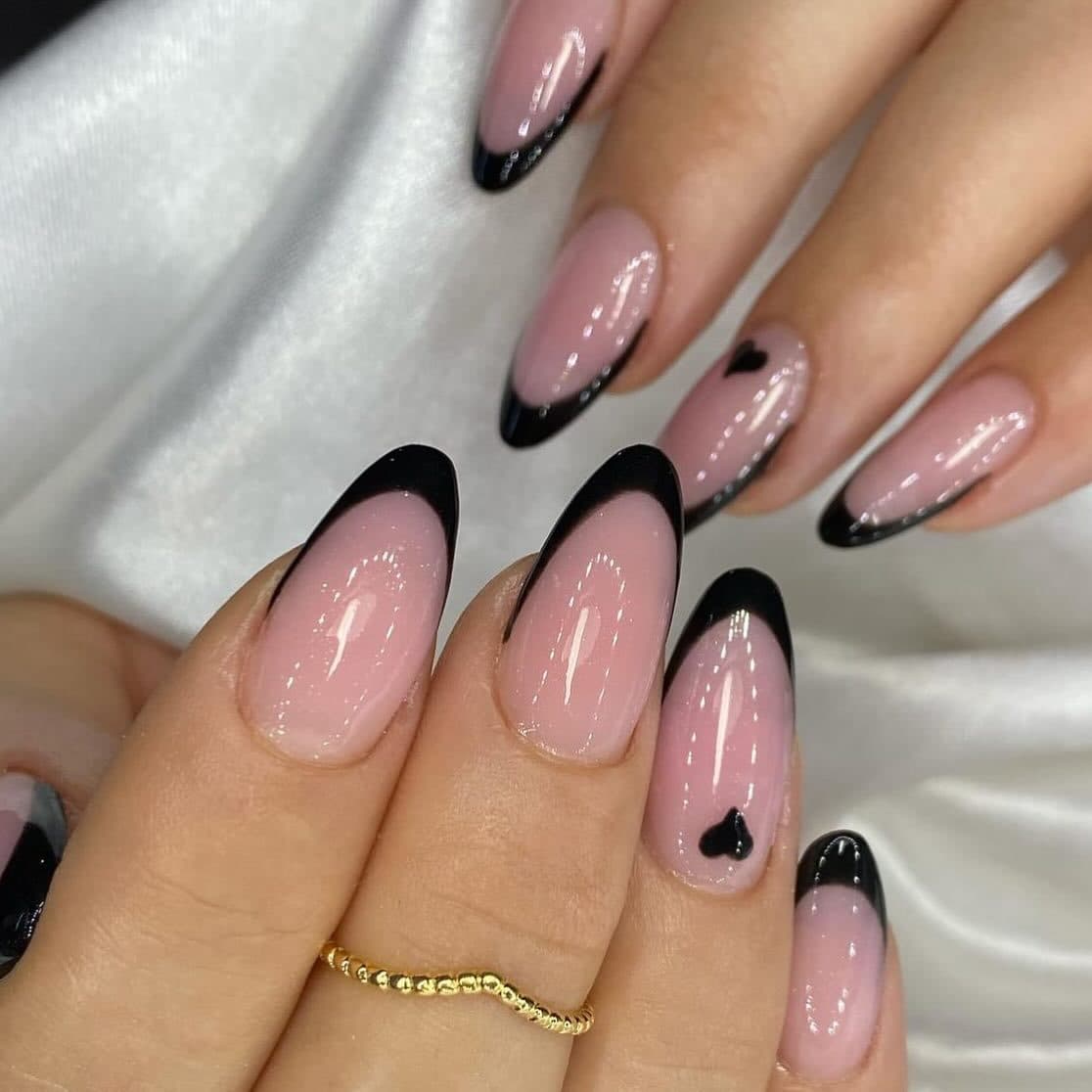 24Pcs Short Almond Nail Tips Cross-Border French Black Heart Press-On Nails Removable Fake Nail Stickers