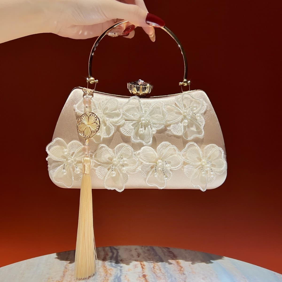 New Chinese style handbag with tassel pendant, temperament dinner bag, ladies dress cheongsam bag, new Chinese style crossbody bag for women
