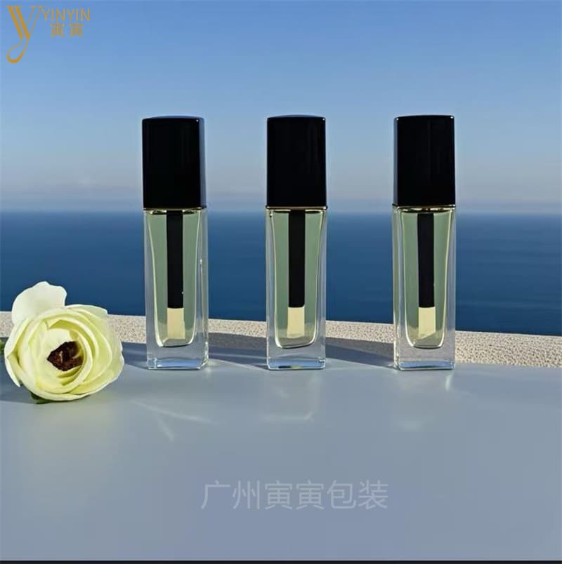 10ml rectangular thick-bottomed lip gloss bottle with black cap and brush, transparent glass bottle, lipstick cosmetic sample bottle.