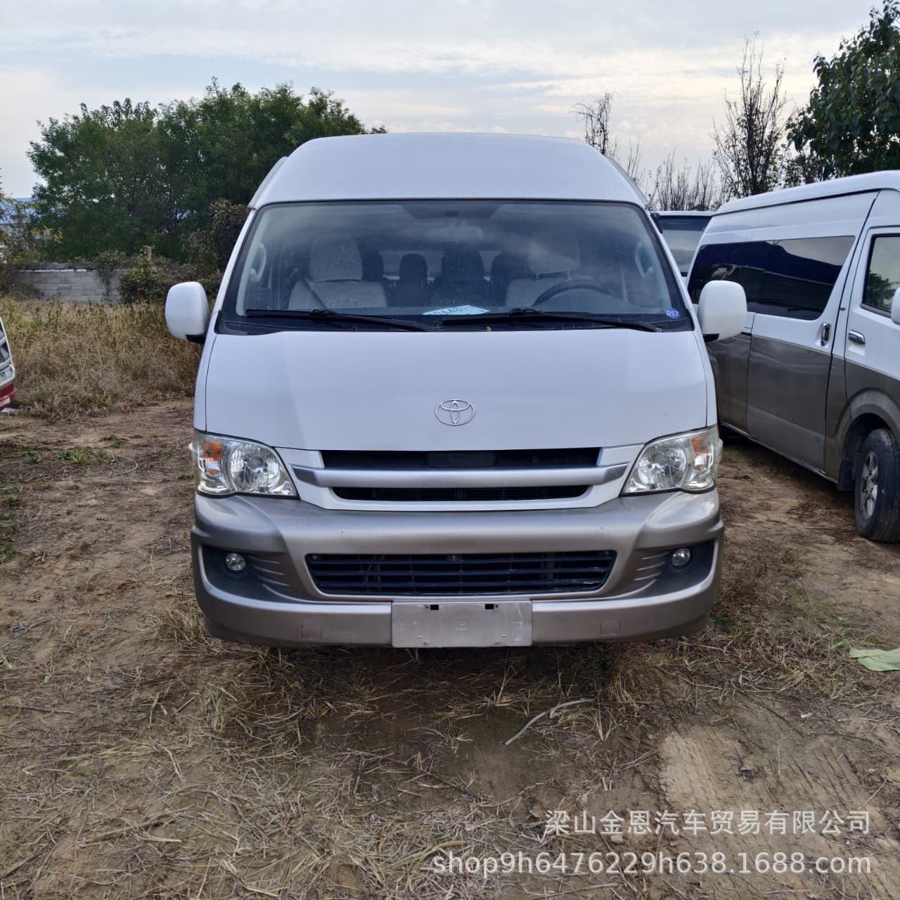 Export used Toyota Hiace minibus passenger vehicle gasoline version 19-seater small to medium business special vehicle