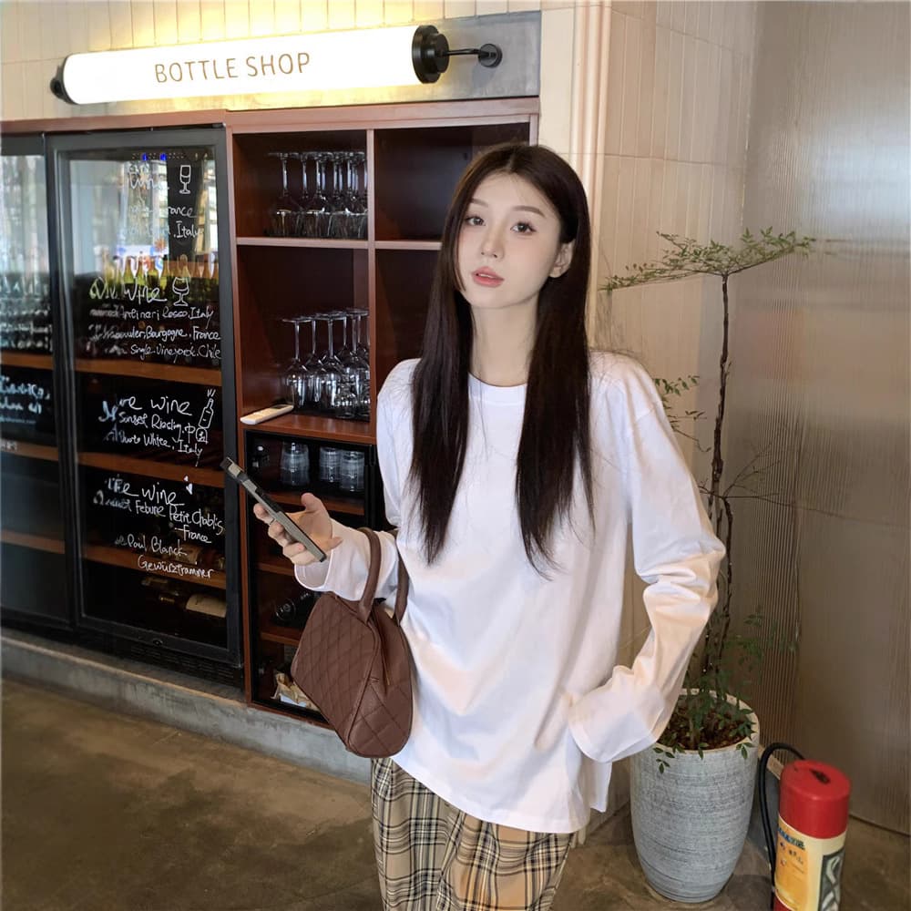 Simple and versatile white crewneck long-sleeve T-shirt for women, autumn casual loose fitted slim base layer top