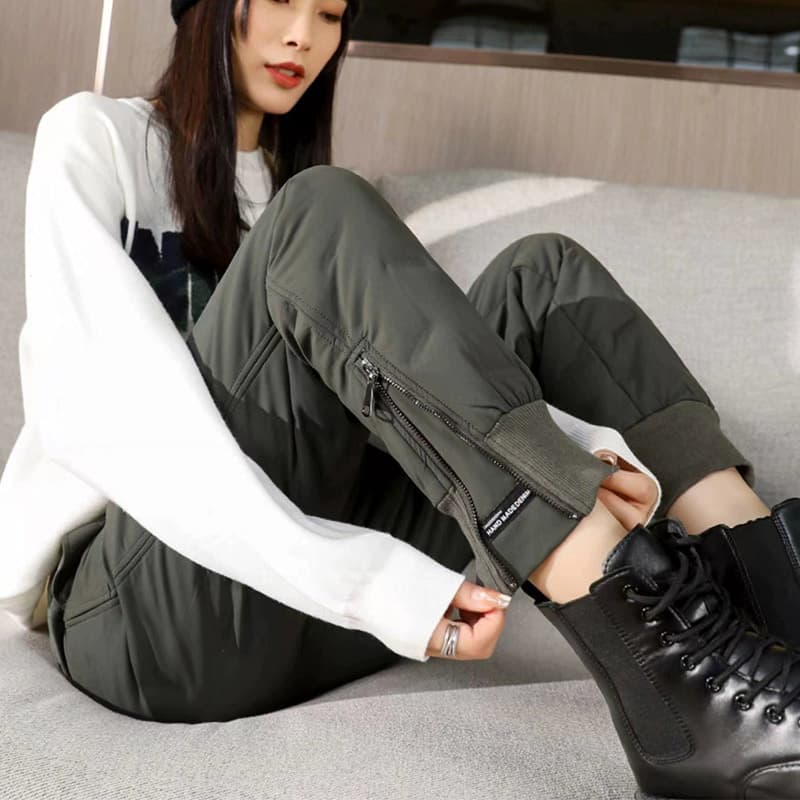 High-quality cotton pants for women, new 2025 style, fashionable, warm, thick, cold-proof, loose-fitting harem pants for mothers.