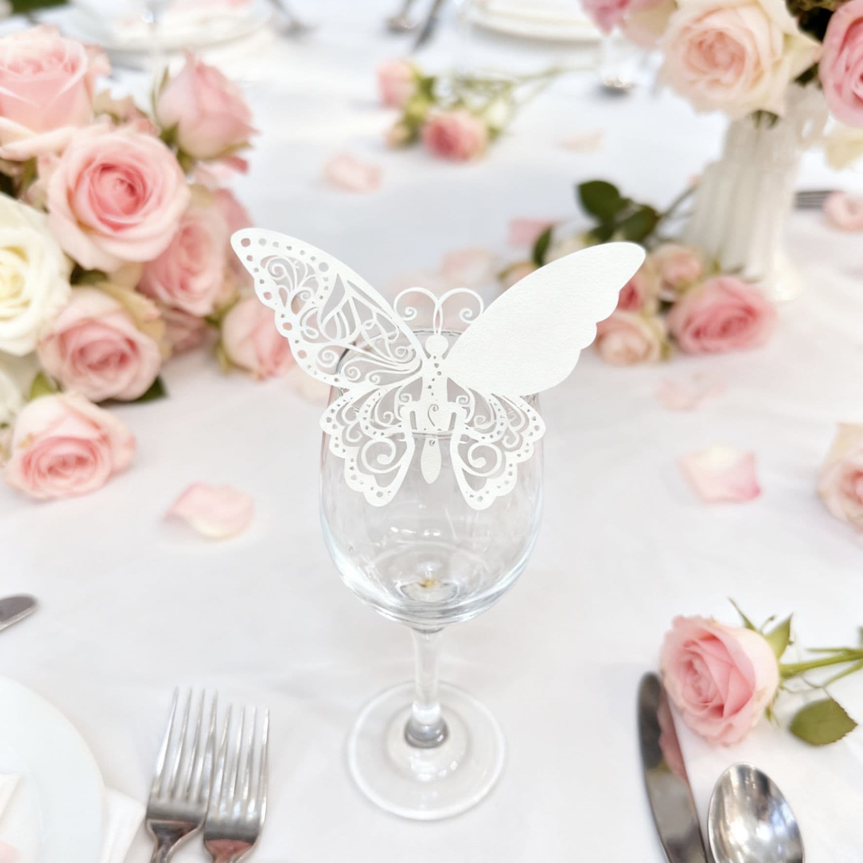 European and American style hollowed-out phoenix and butterfly wine glass cards, wedding place cards, banquet table decorations, baby full moon celebration cards.