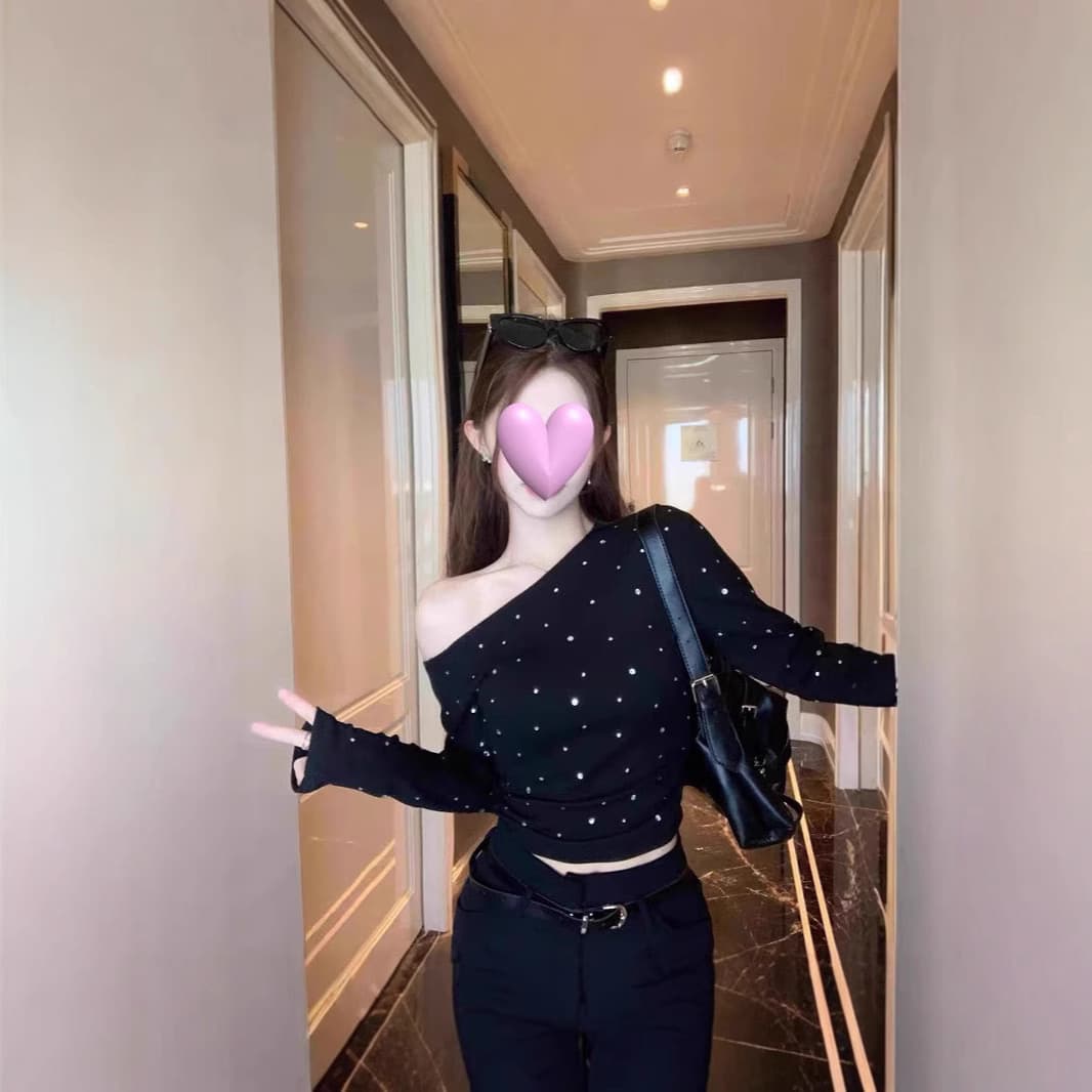 Spice Girls Diamond Slant Shoulder Long-sleeved T-shirt Women's Autumn Design Niche Black Pleated Slim-fit Short Base Top