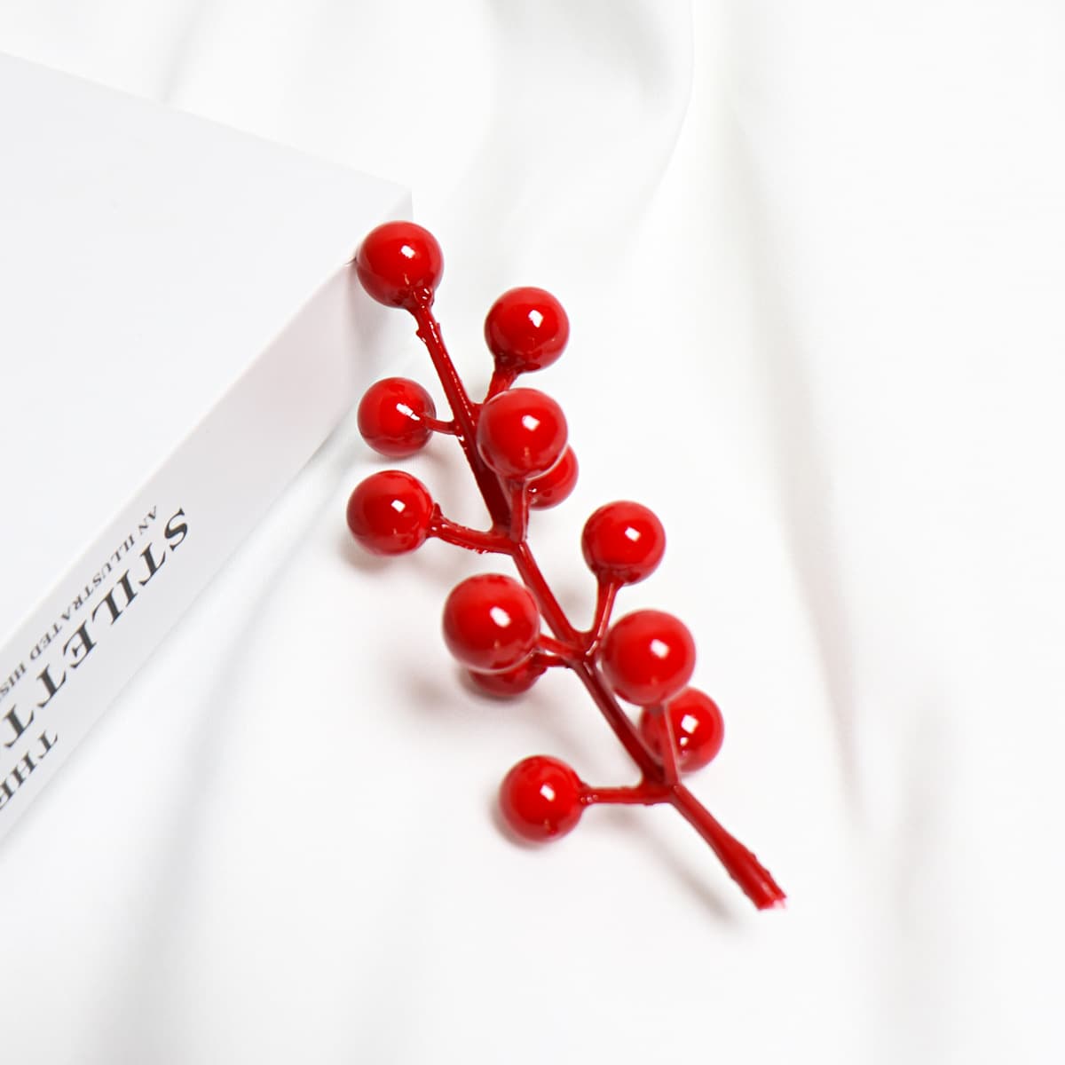 Factory wholesale 12-pin socket (no wire) red holly berries, simulated red Christmas berries foam.