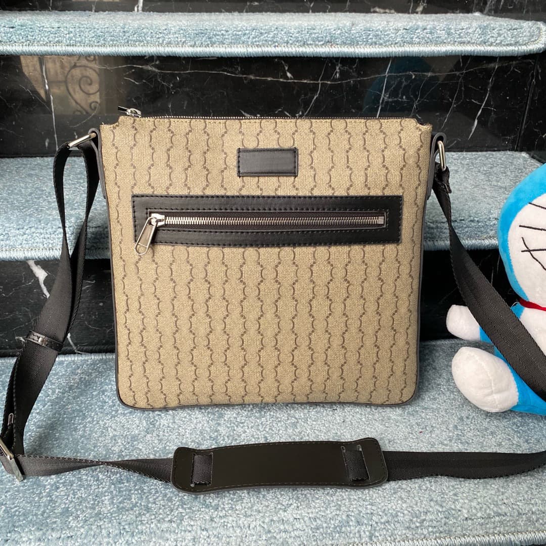 Spot new European and American men's bags, shoulder bags, fashionable crossbody bags, messenger bags, camera bags, printed backpacks, textured small bags
