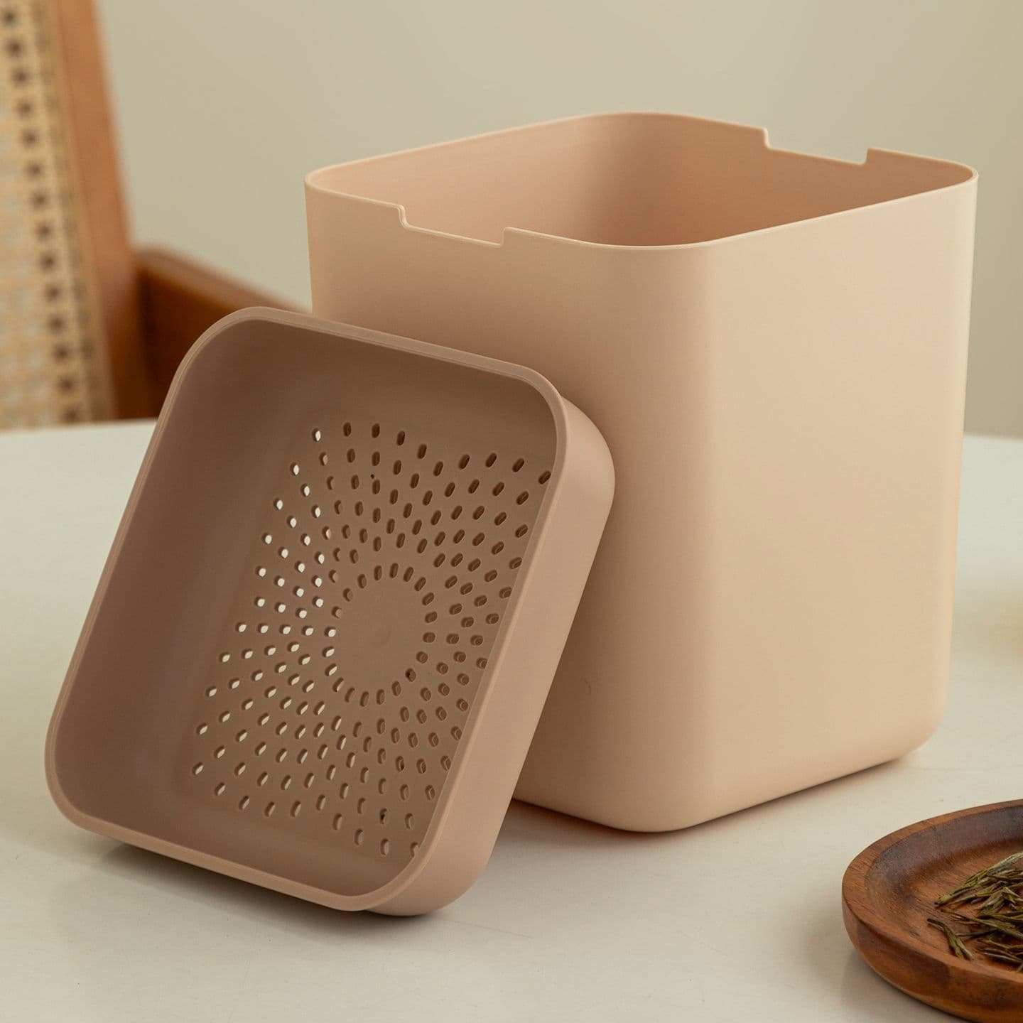 Desktop tea water bucket, waste tea residue jar, tea leaf filtering trash bin, mini bucket with dry-wet separation, filter tea bucket available on Amazon.