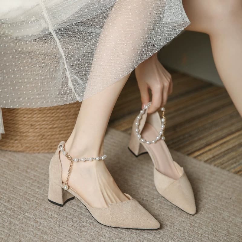 High heels for women 2026 new fairy style medium heel thick heel commuter girl pointed toe French all-match pearl single shoes for women