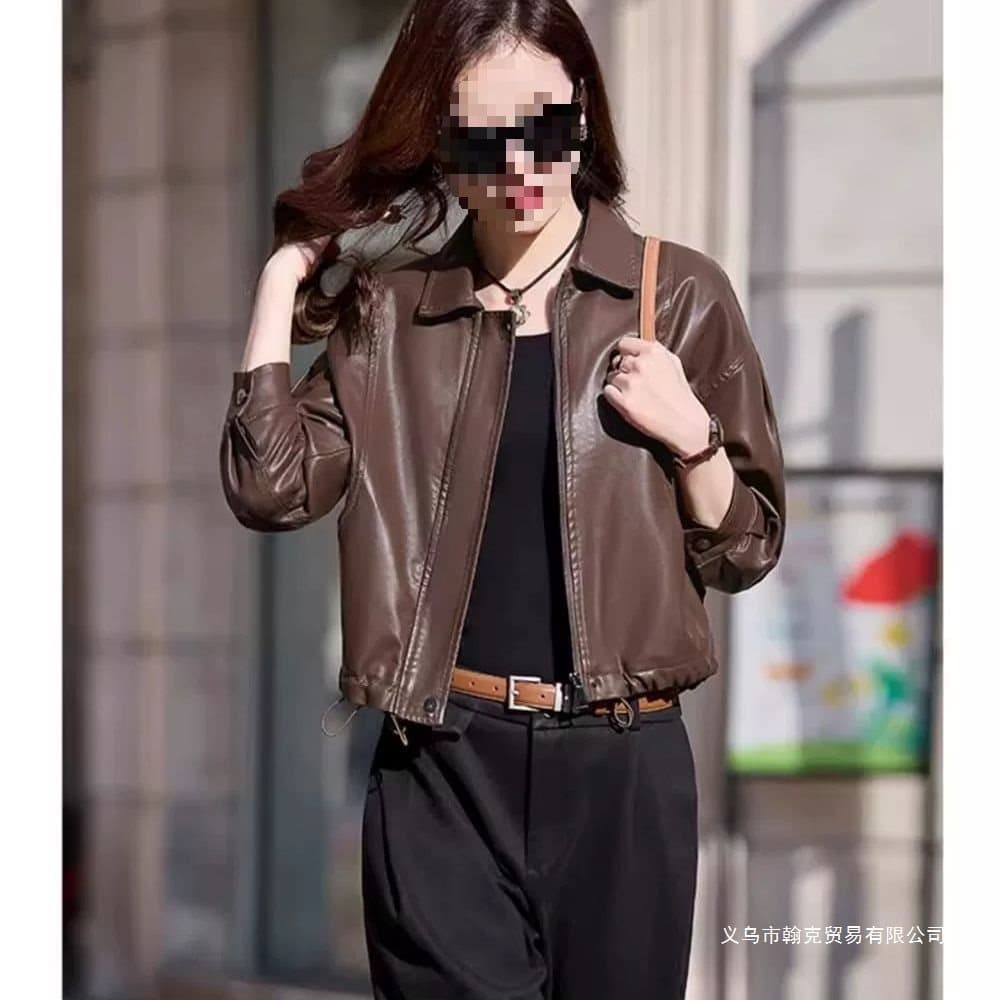 Trendy fleece-lined leather jacket for women, new winter 2025 style, short and loose fit, perfect for petite women.