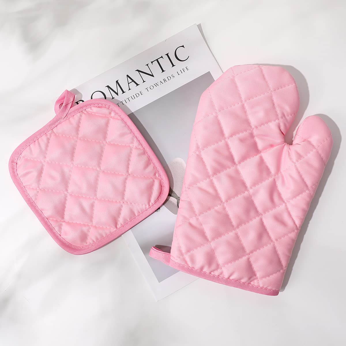 Pink Plaid Heat-Resistant Glove Set, Oven Mitts and Trivet, Universal for Left and Right Hand, Table Protection Pad, Anti-Scald
