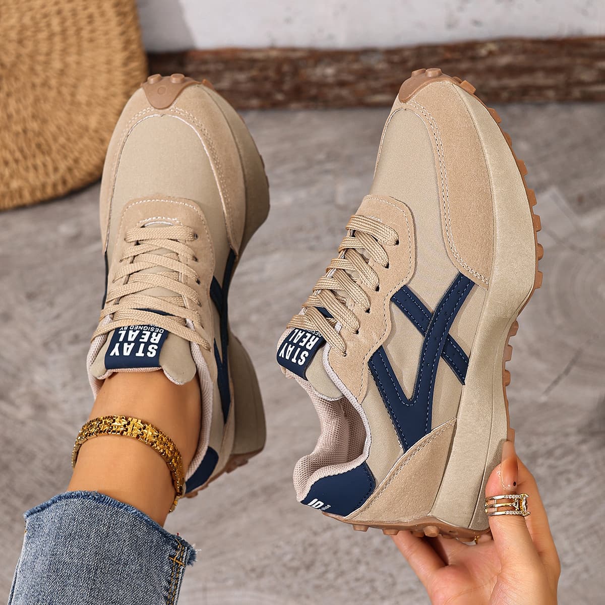 Trendy Lightweight Mesh Agam Sneakers for Women 2026 Spring/Autumn New Fashionable Casual Versatile Sports Shoes