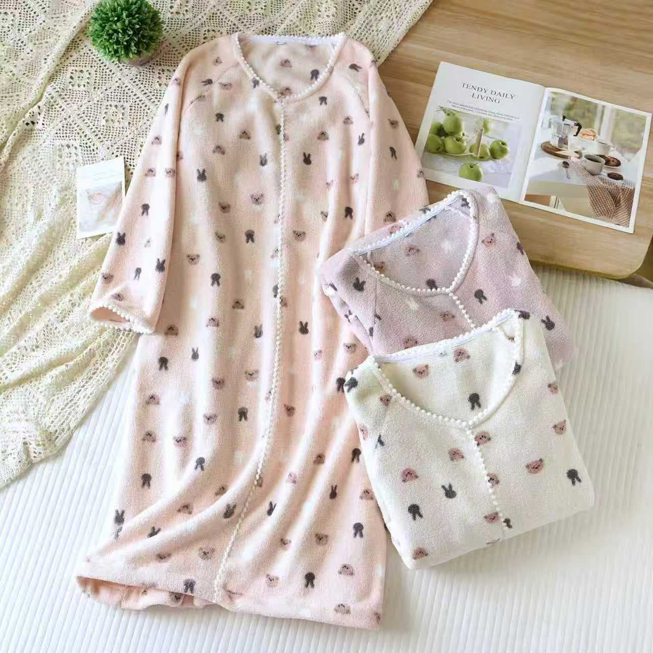 Women's Long-Sleeve Flannel Nightgown, Thickened Coral Fleece, Round Neck, Mid-Length Sleepwear for Autumn and Winter