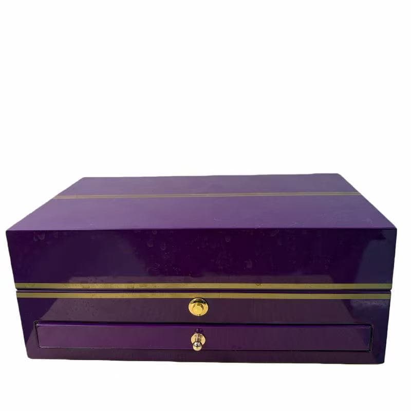 Jewelry and accessories wooden box production: high-gloss lacquered outer box, velvet lining.